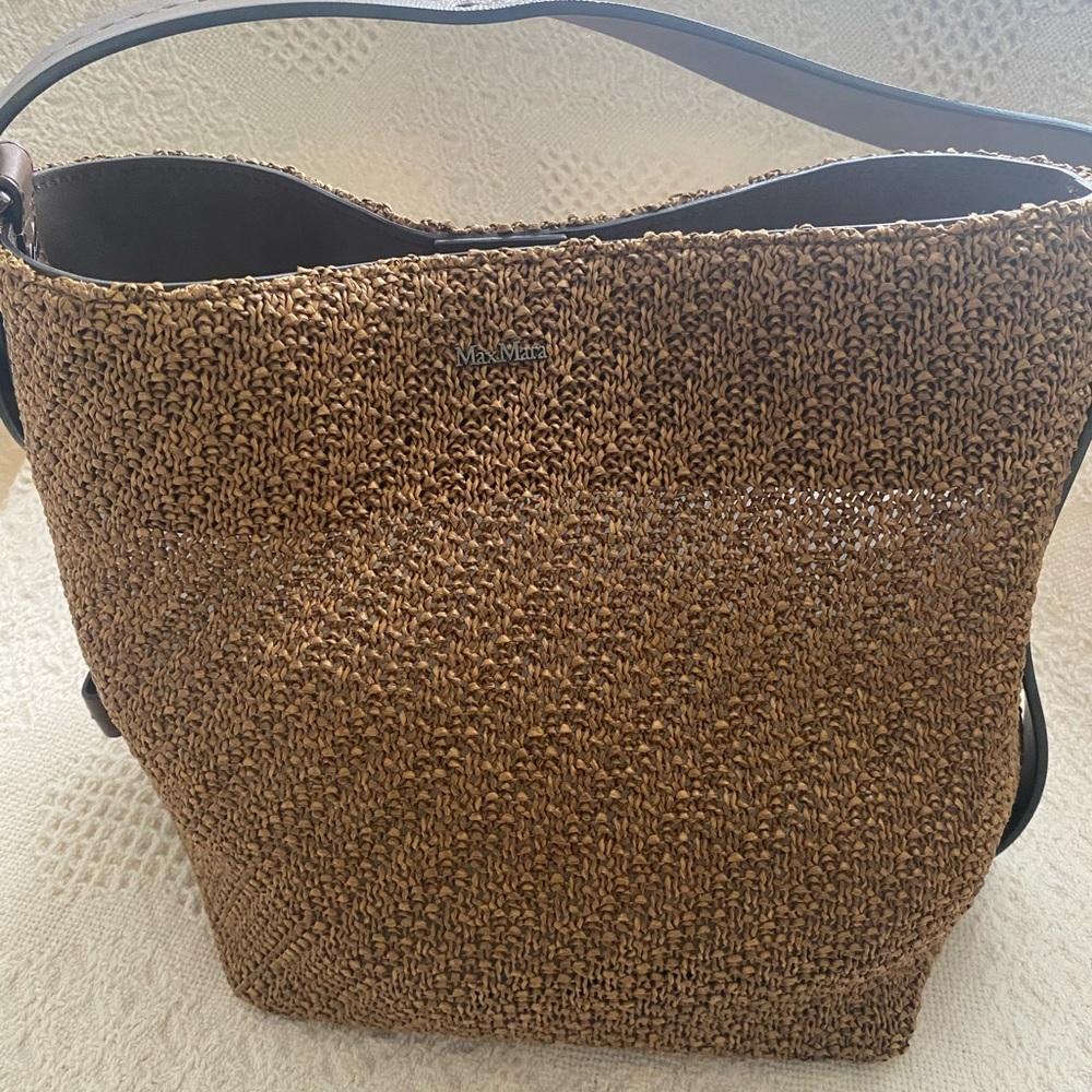 ✅💯Authentic  Max Mara Tan Archetipo Bucket Bag Raffia with pouch